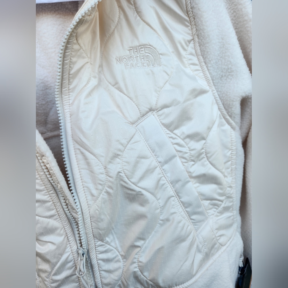 North Face quilted fleece coat - Picture 16 of 16